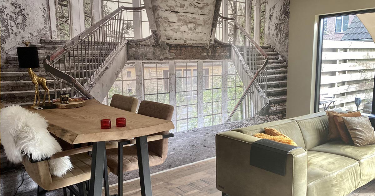 Trappen op behangpapier
