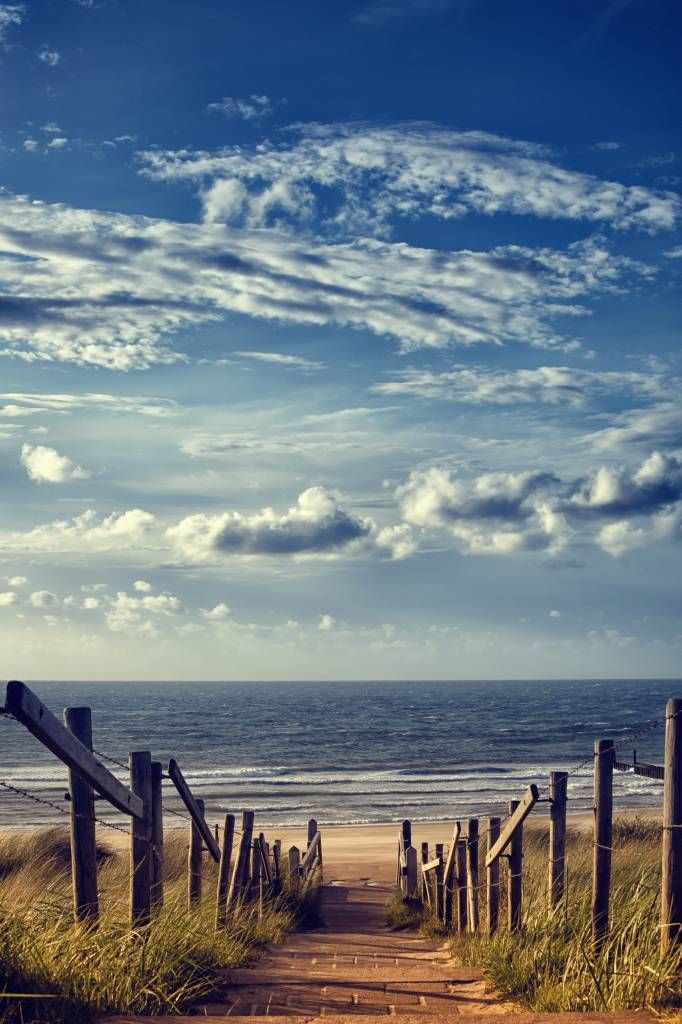 Strand en wolken