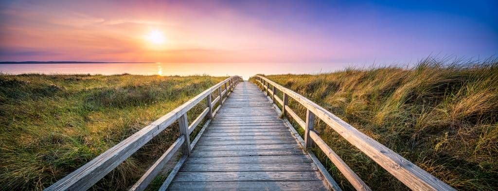 Strand bij zonsondergang