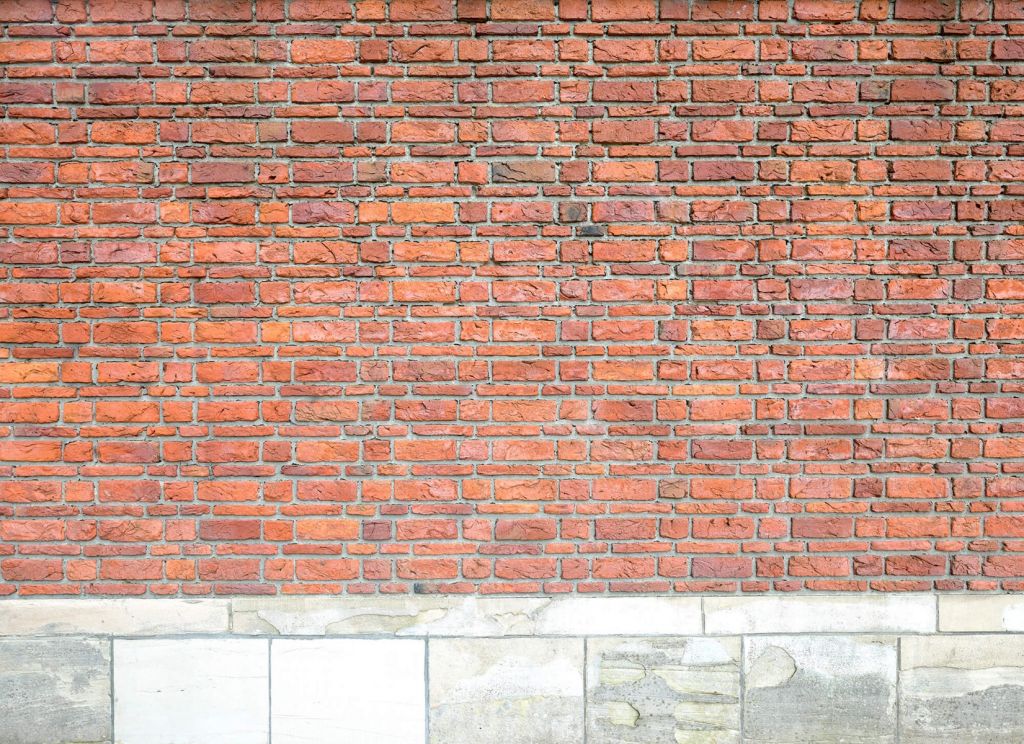 Bakstenen met oud beton 