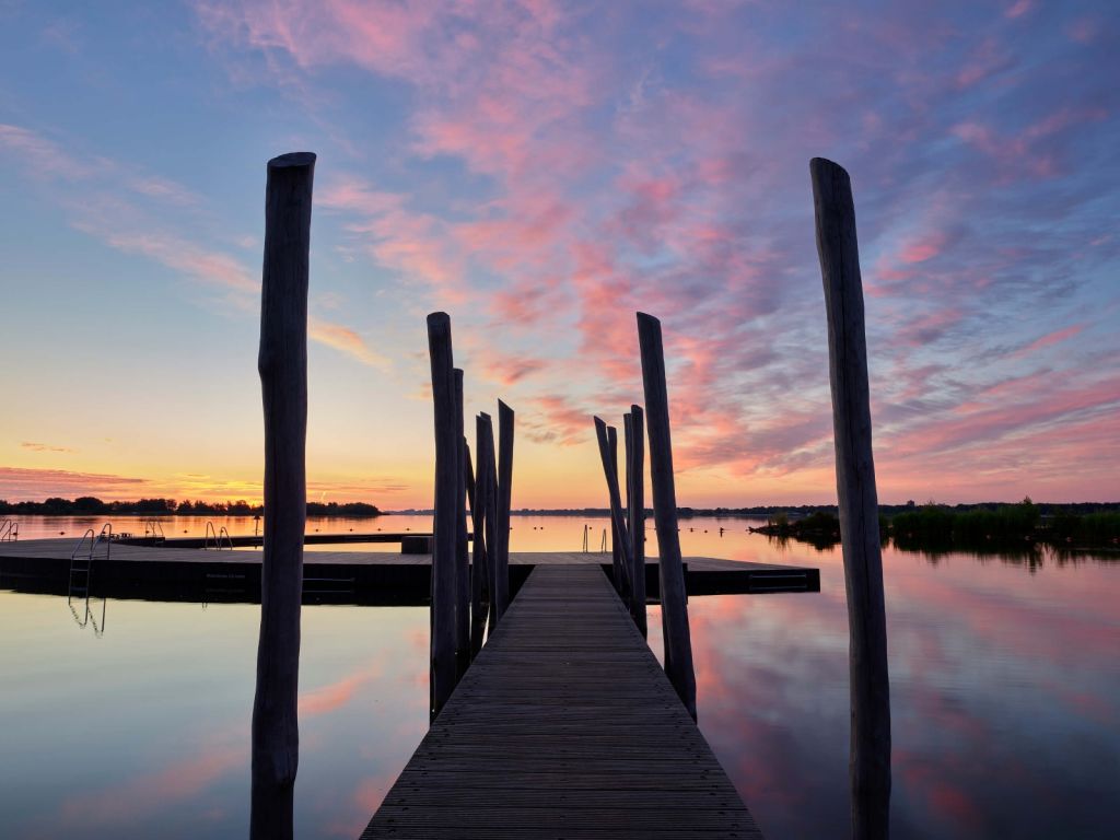 Zonsopkomst bij zwemsteiger