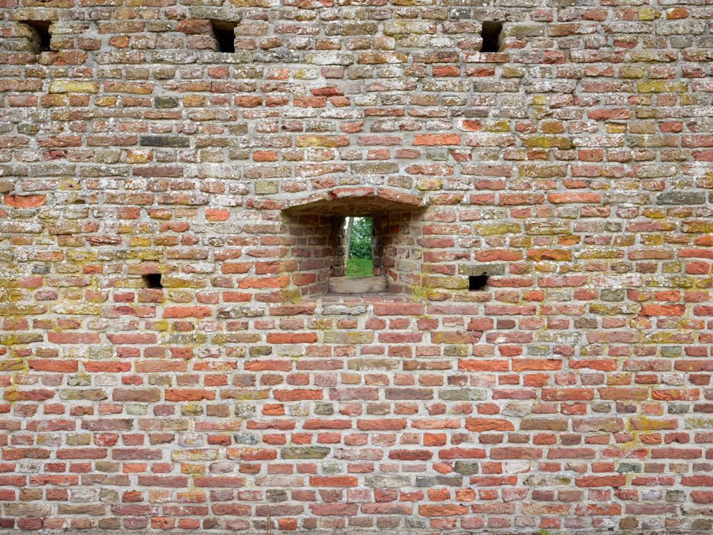 Stadsmuur met doorkijkje