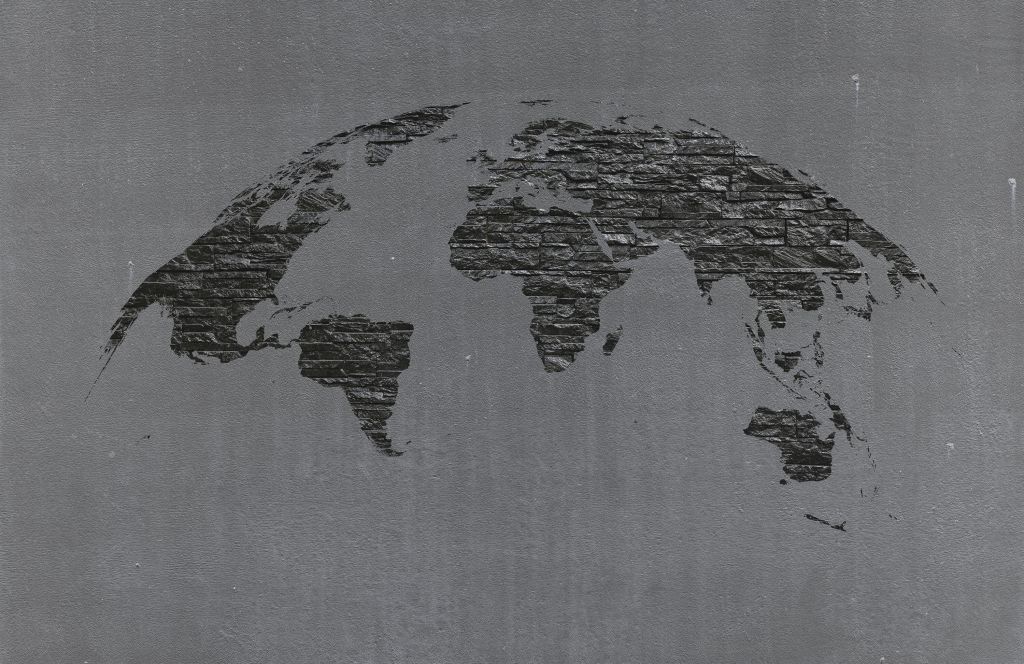 Wereldkaart stenen op grijs beton