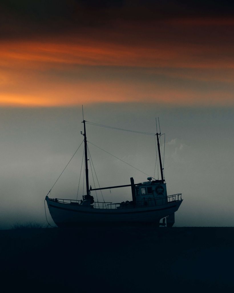 Boot tijdens de zonsondergang