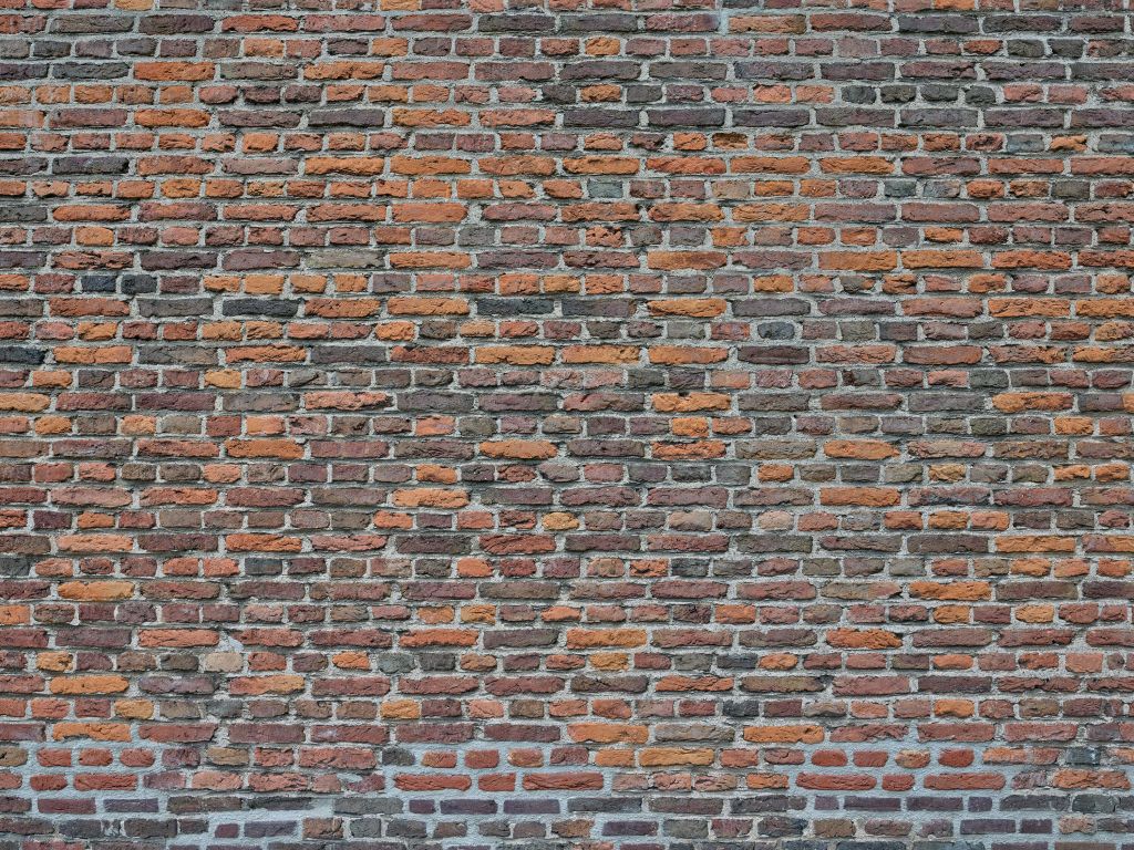 Gerestaureerde oude bakstenen muur