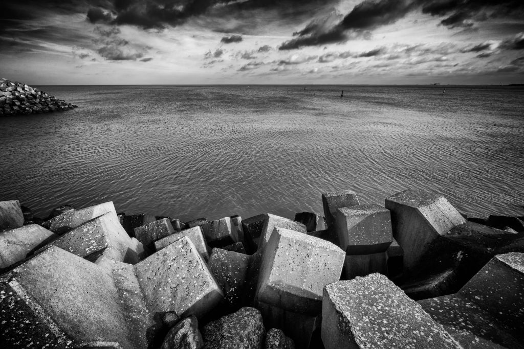 Betonblokken voor de haven van Cadzand Bad 