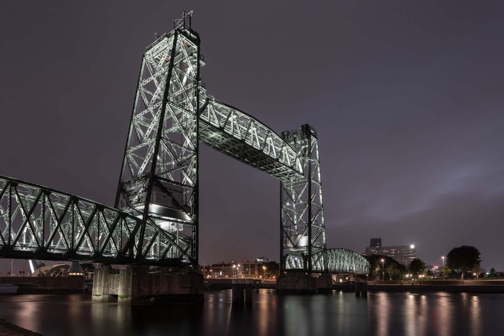 Voormalige spoorbrug De Hef in Rotterdam in kleur 