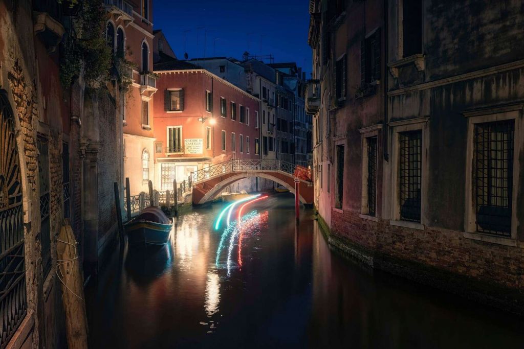 Nachtelijke Gracht in Venetië