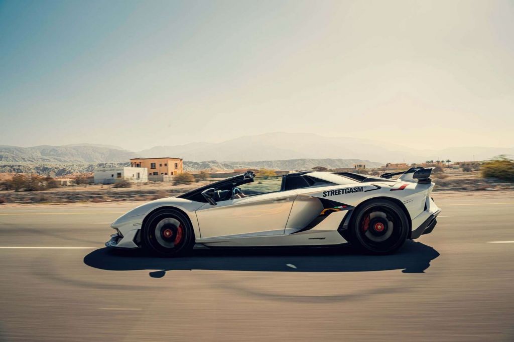 Lamborghini Aventador Roadster in de woestijn