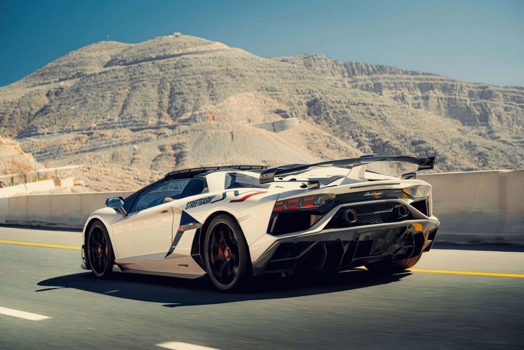 Supercar op bergpas