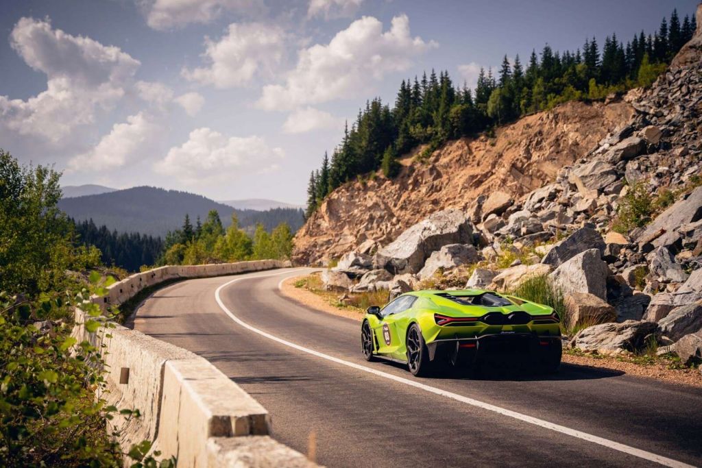 Lamborghini Revuelto in de Bergen