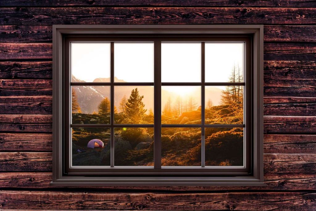 Zonsopkomst in bergvallei