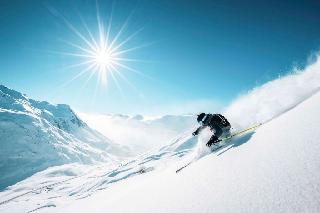 Poedersneeuw onder ijzige winterzon