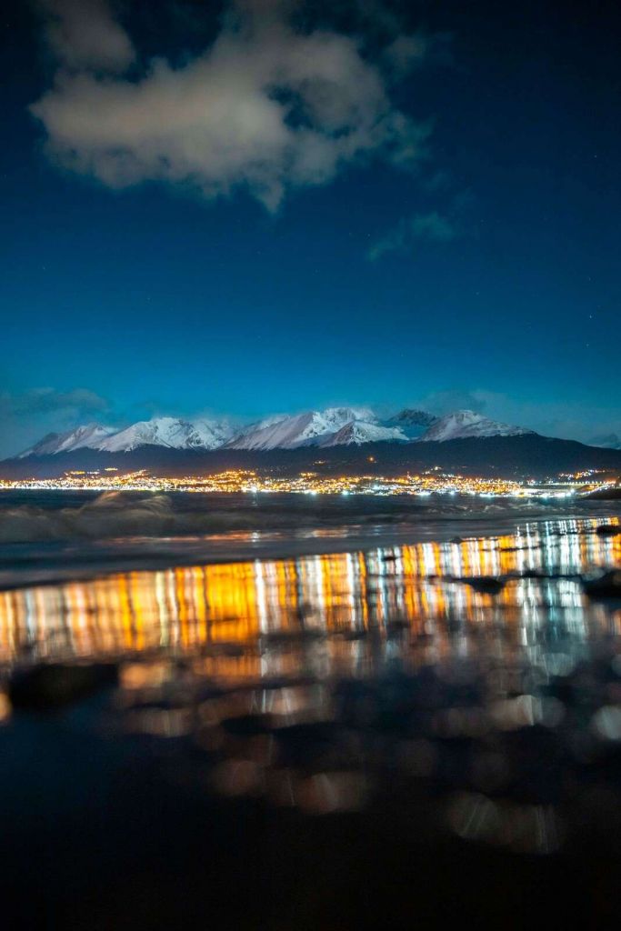 Nachtlicht Aan Besneeuwde Kust