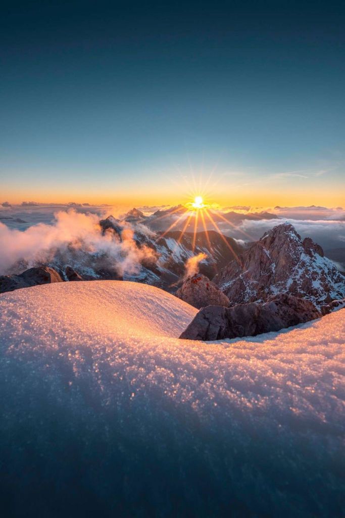 Gouden Zon Over Bergtoppen