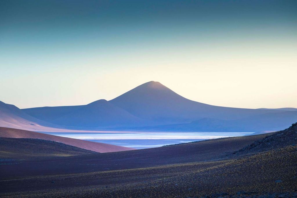 Zonsopkomst Over Vulkanisch Woestijnlandschap