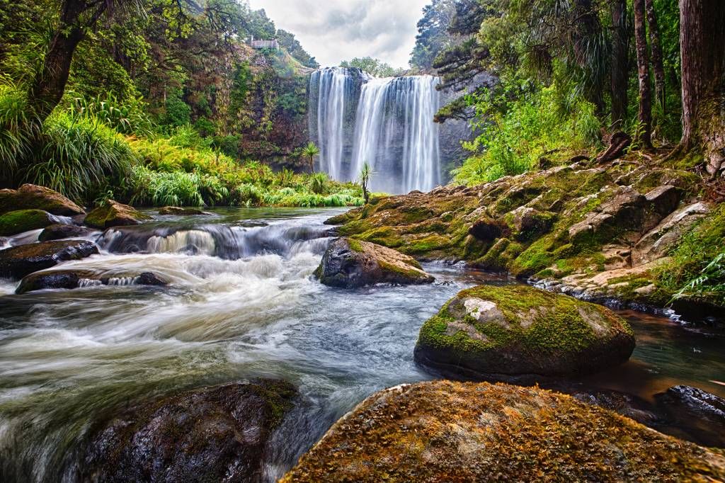 Waterval met stenen main product photo