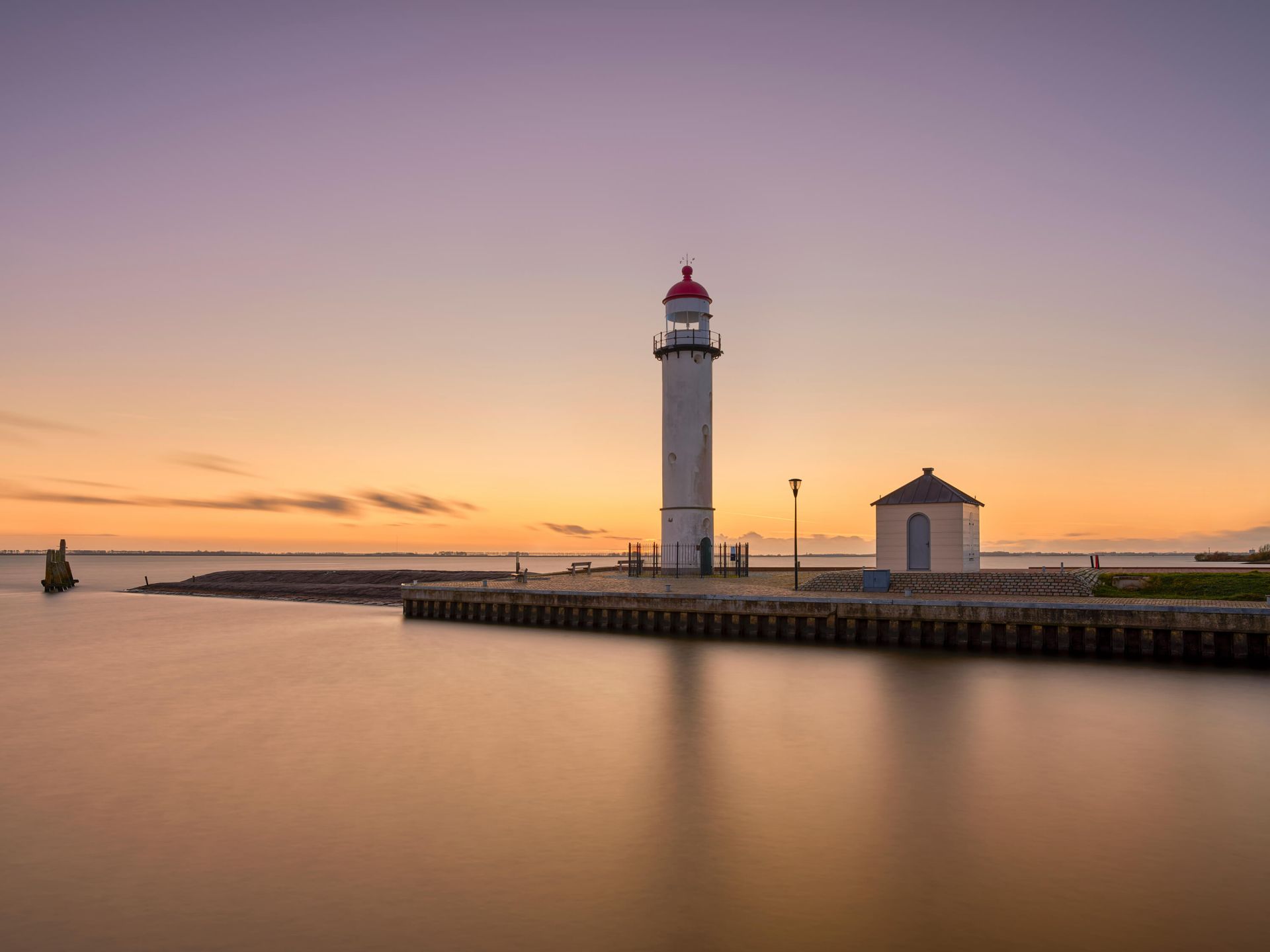 Vuurtoren bij zonsondergang