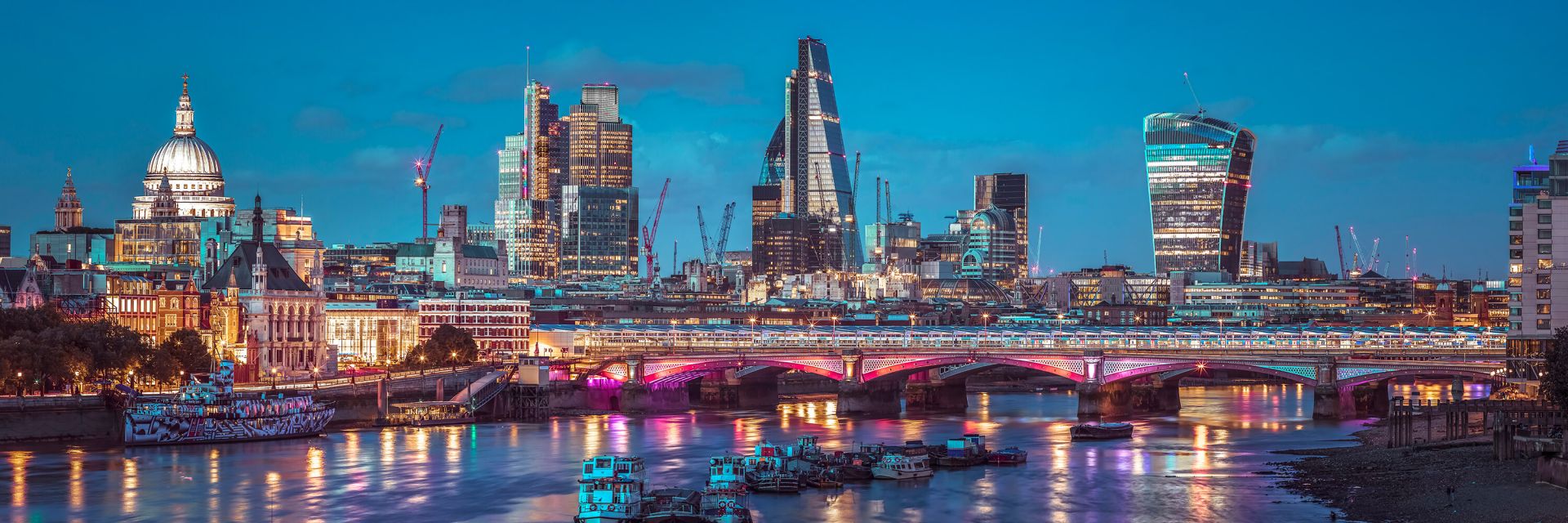 Blackfriars Bridge in Londen main product photo