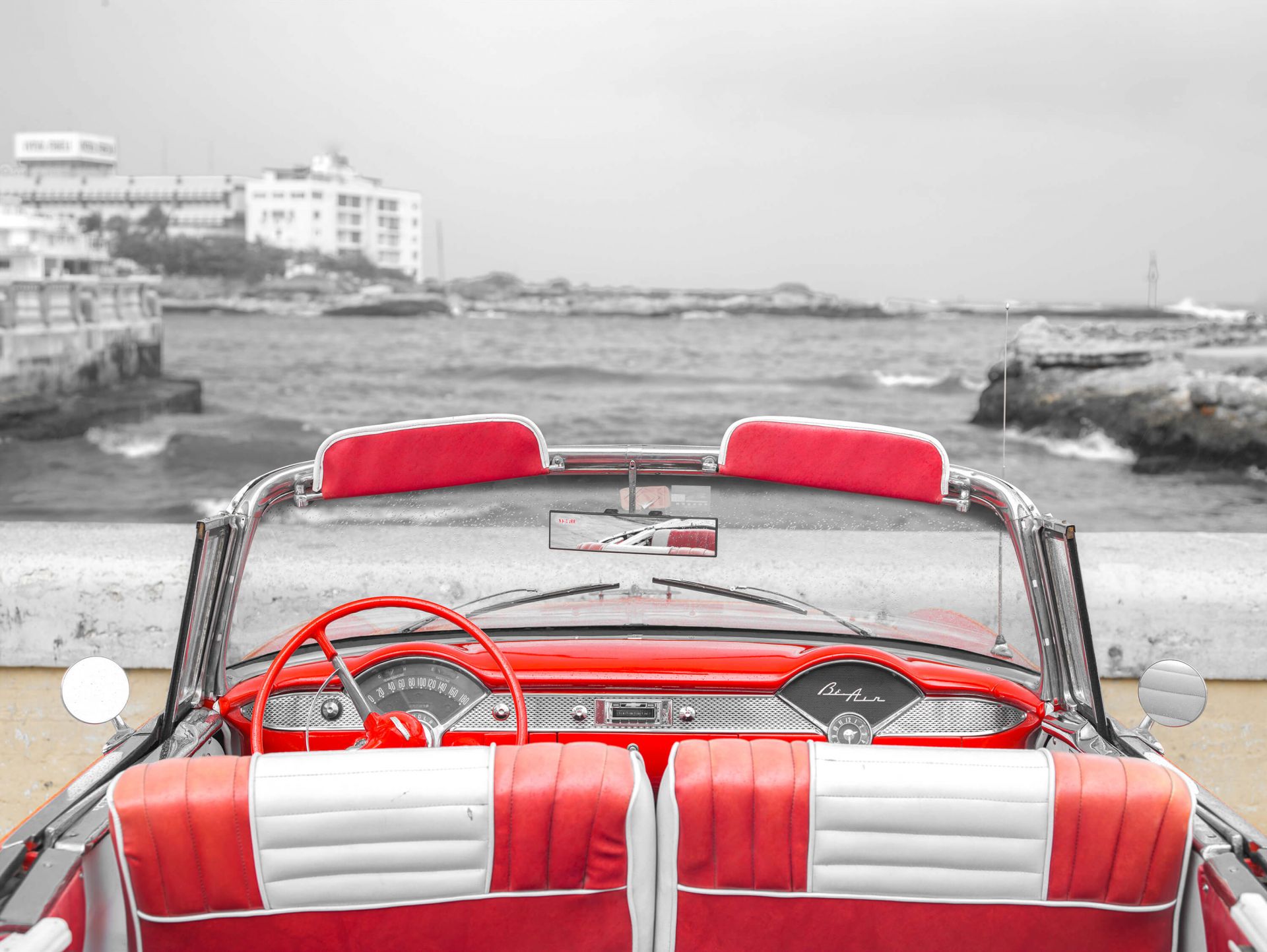 Auto in de haven main product photo
