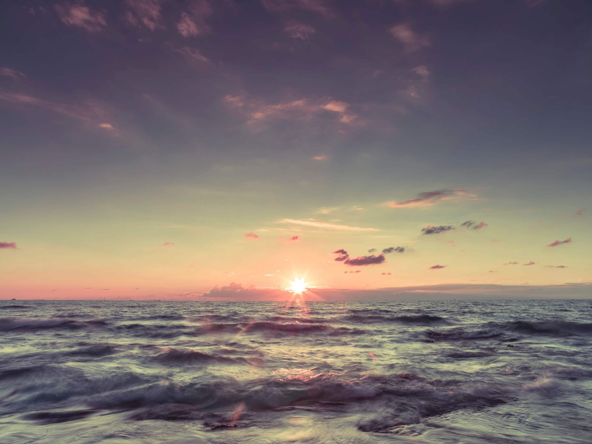 Heldere zonsondergang