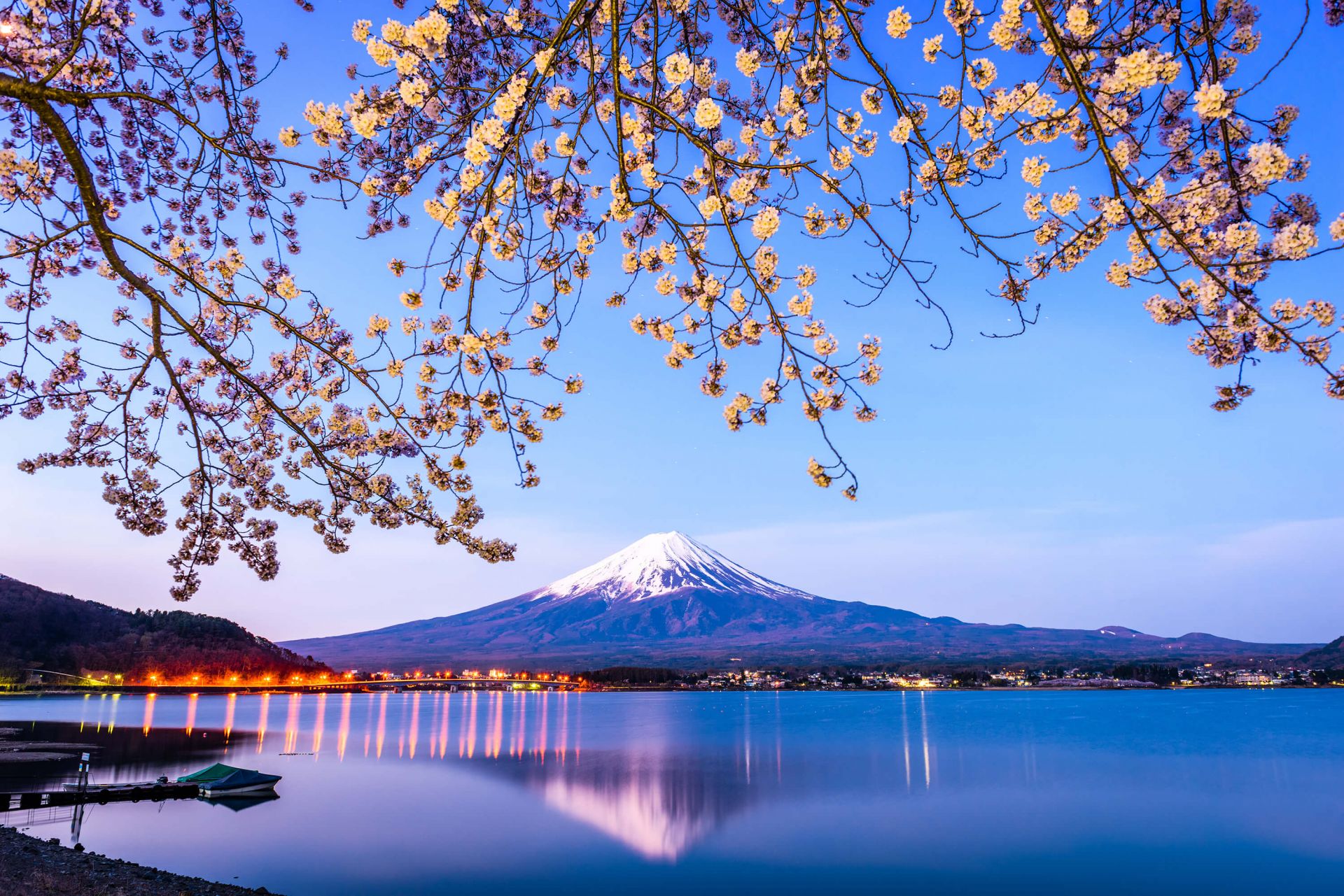 De Fuji berg aan het water main product photo