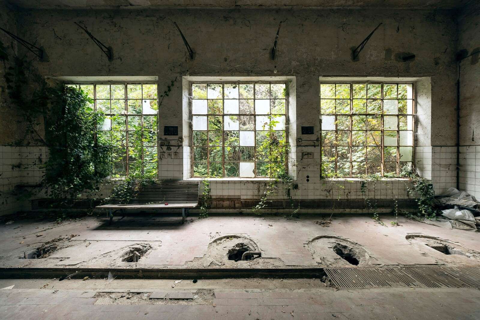 Verlaten Badhuis in de Natuur