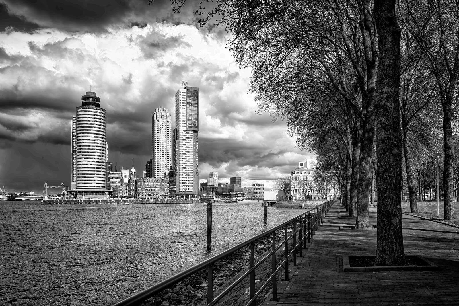Zwart-Wit Skyline vanaf de Kade