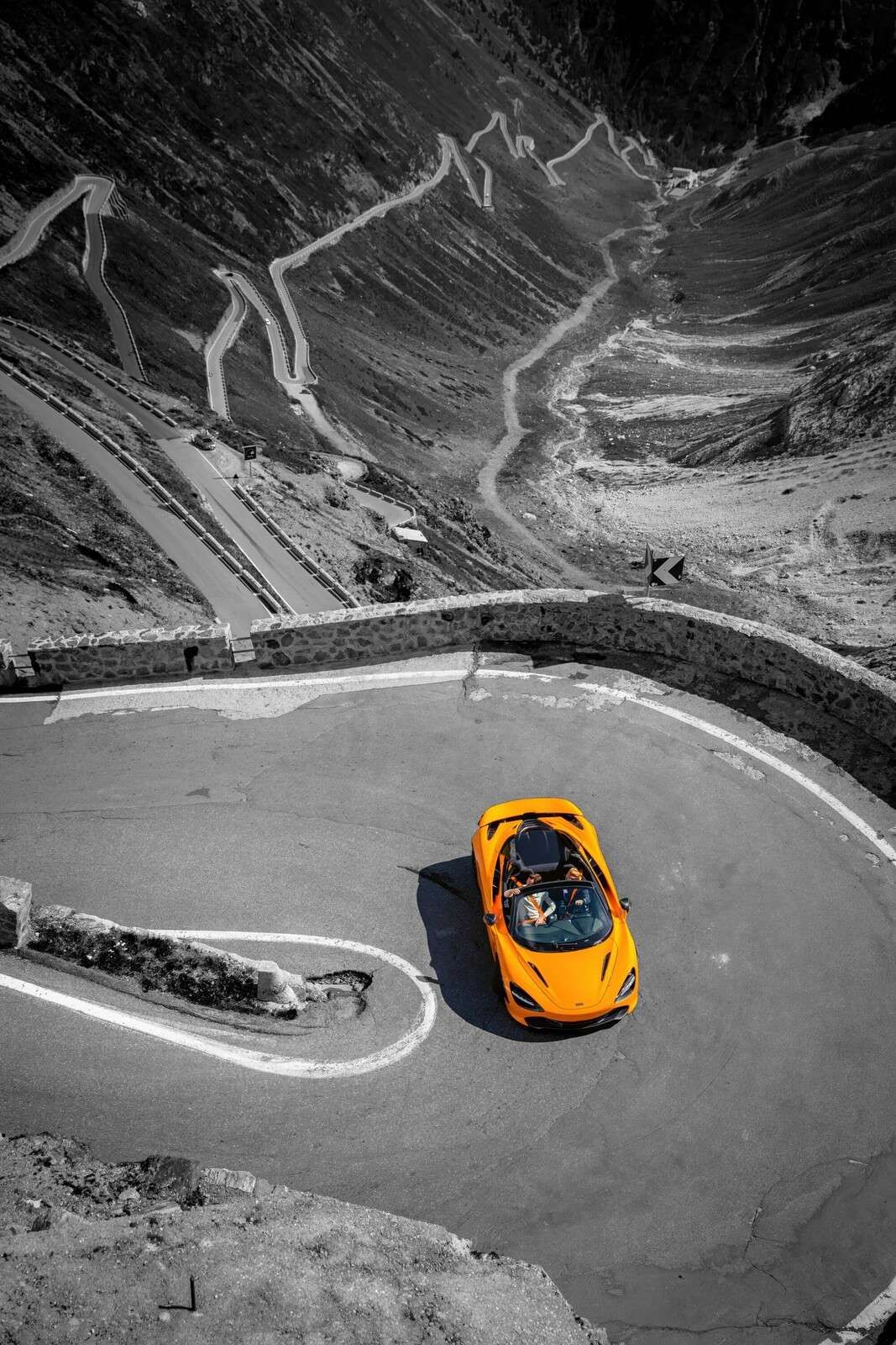 McLaren op Stelviopas - spotcolor