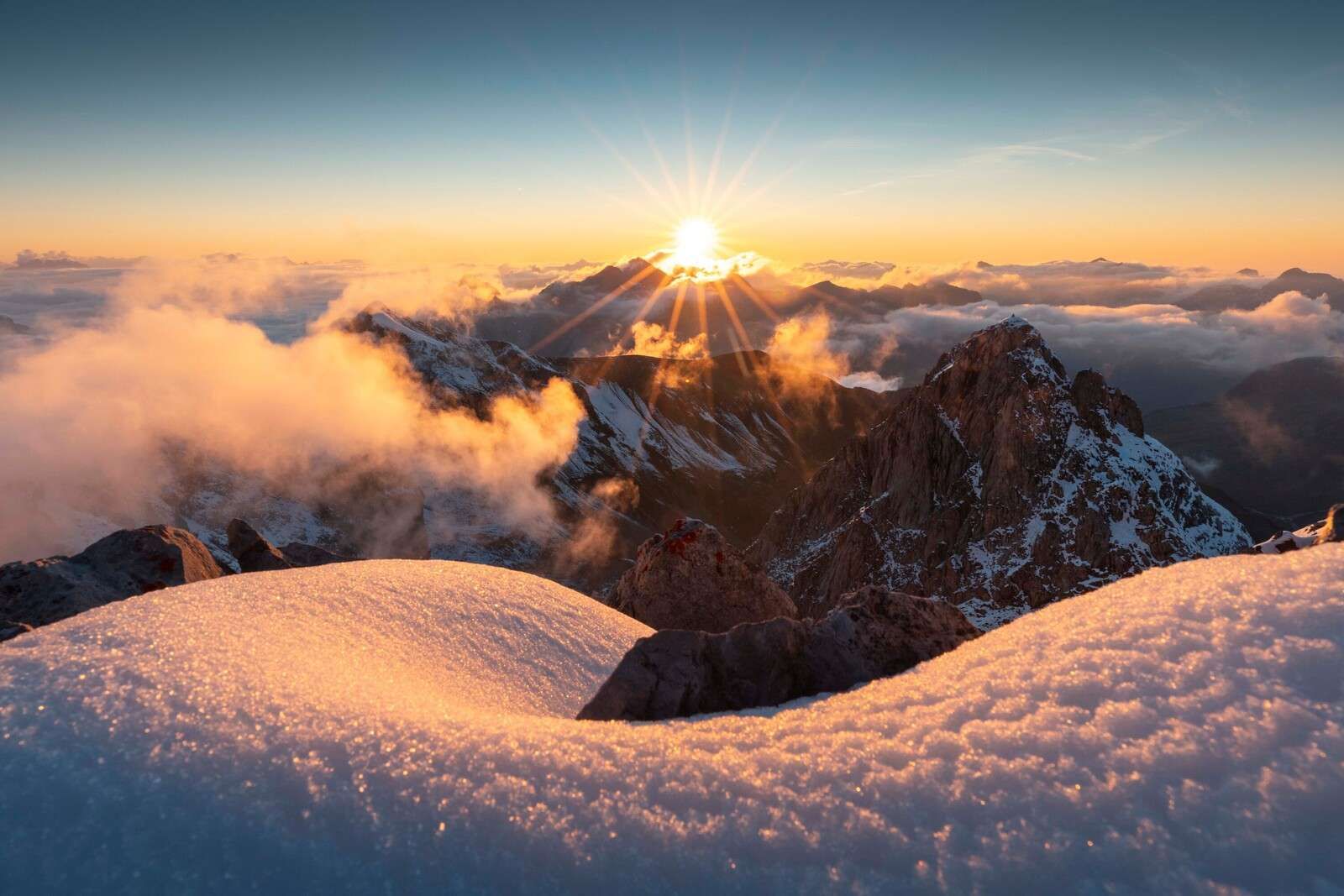 Avondlicht Over Wintergebergte