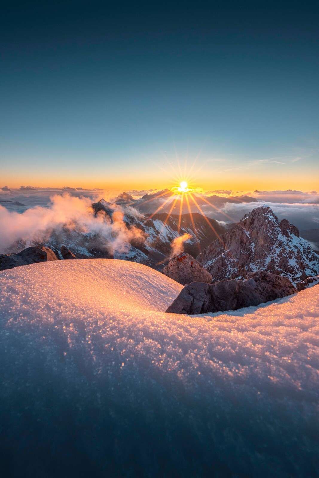 Gouden Zon Over Bergtoppen