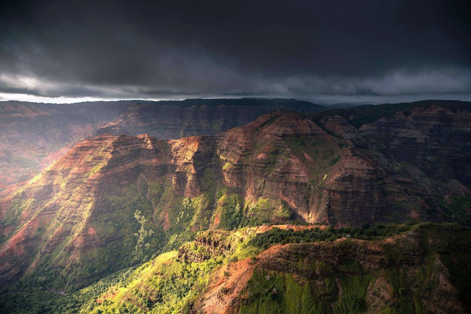 Dramatisch Zonlicht Over Canyon