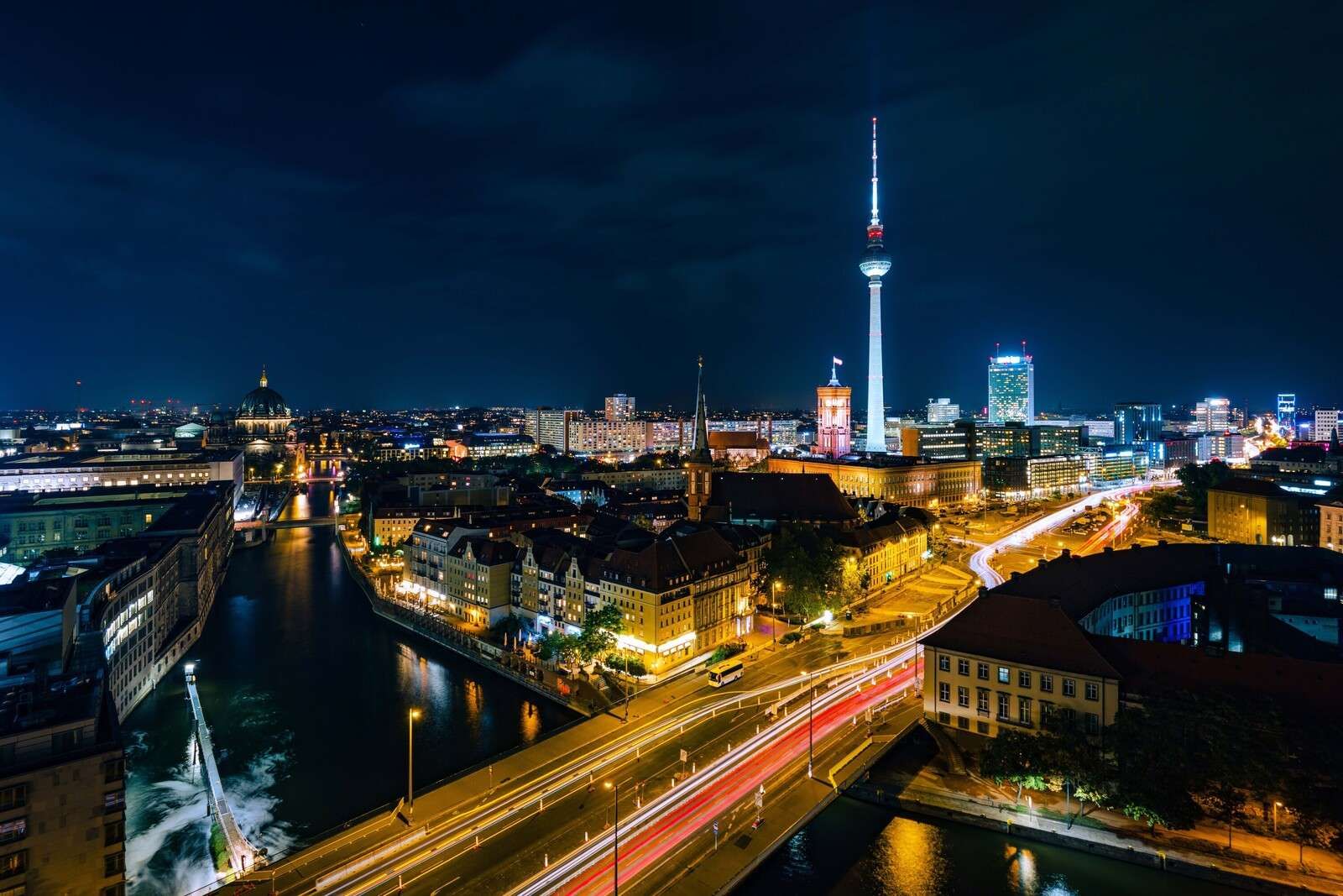 Nachtzicht Op Bruisend Berlijn