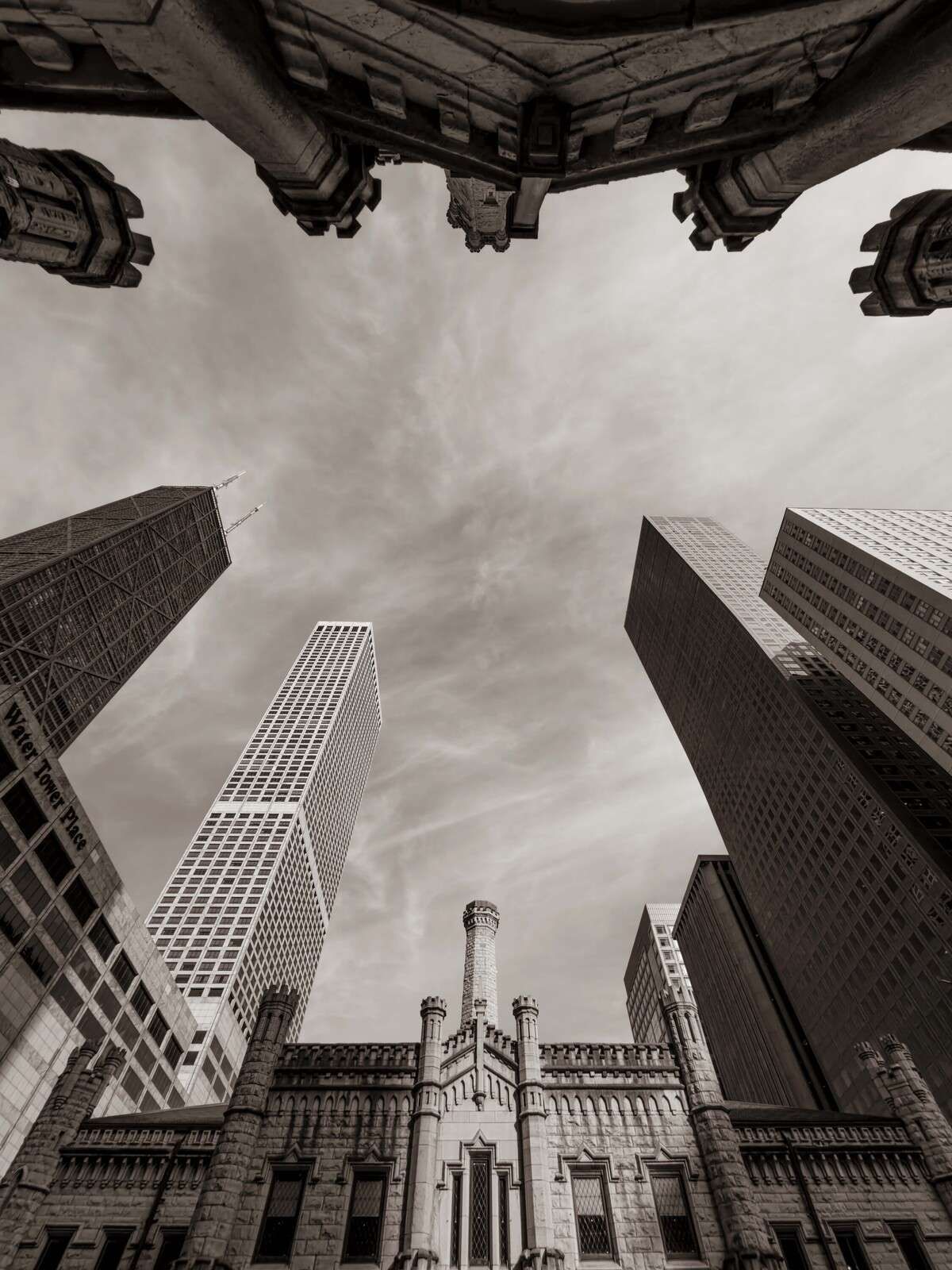 Wolkenkrabbers in sepia