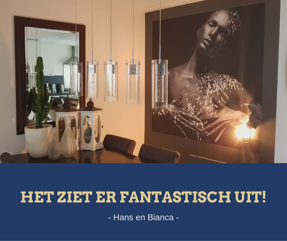 Behang met een vrouw met verfspetters